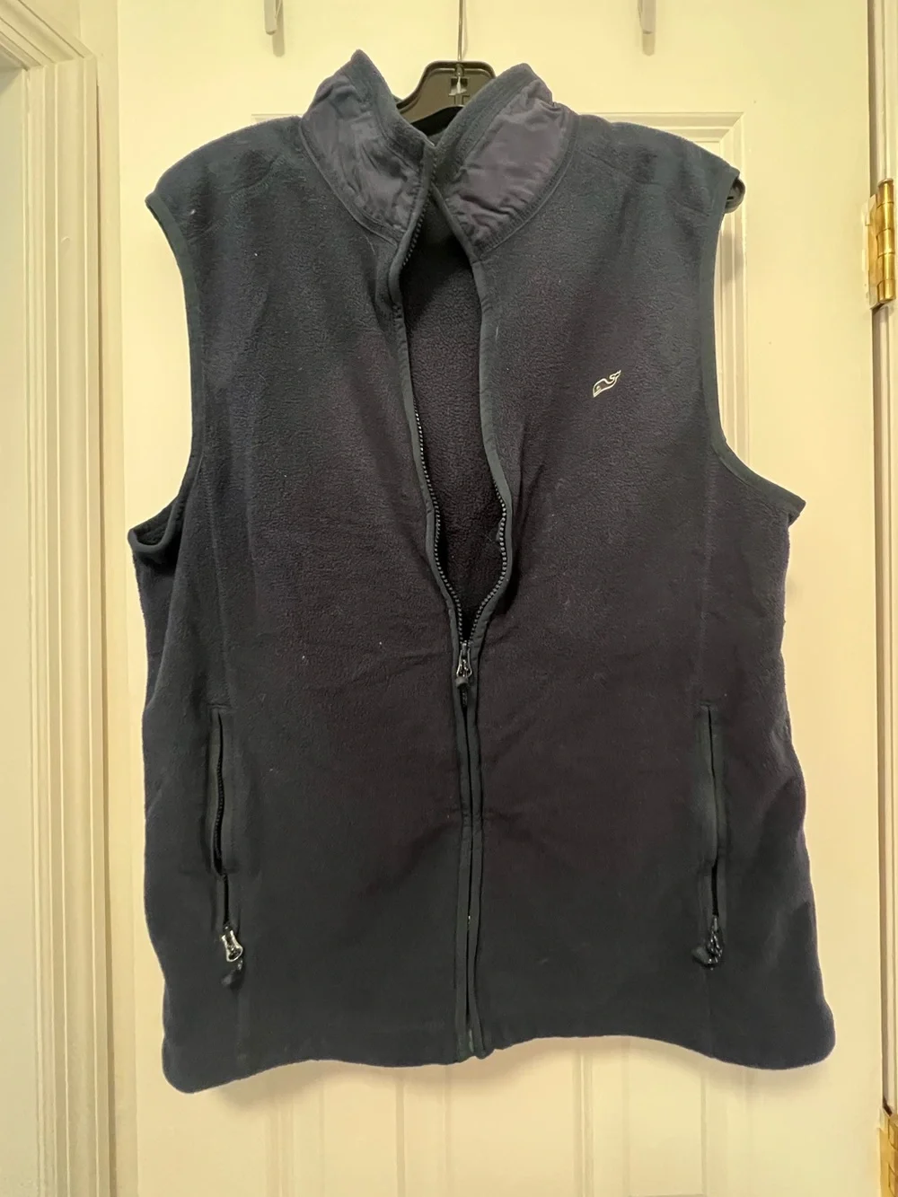 Men’s vineyard vines fleece vest